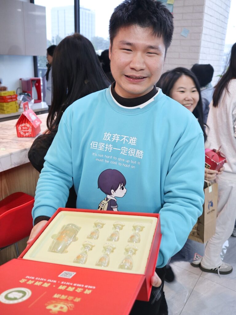 PTI 圣诞奇趣派对：暖意在礼物间流淌（images 6）